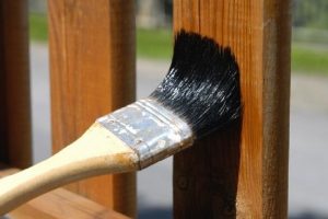 Cách khử mùi sơn cửa gỗ